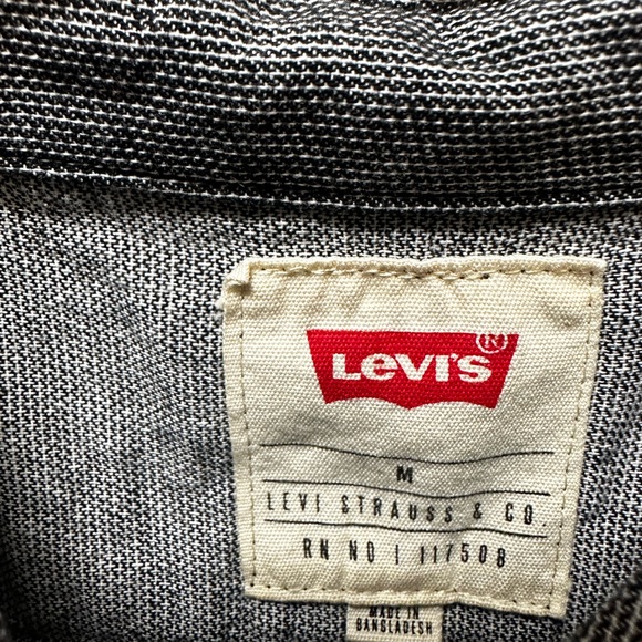 Levi’s Gray short sleeve button down shirt - Picture 5 of 6